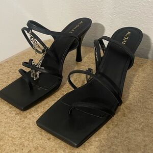 ALOHAS Black Revolve Strap Chain Heels